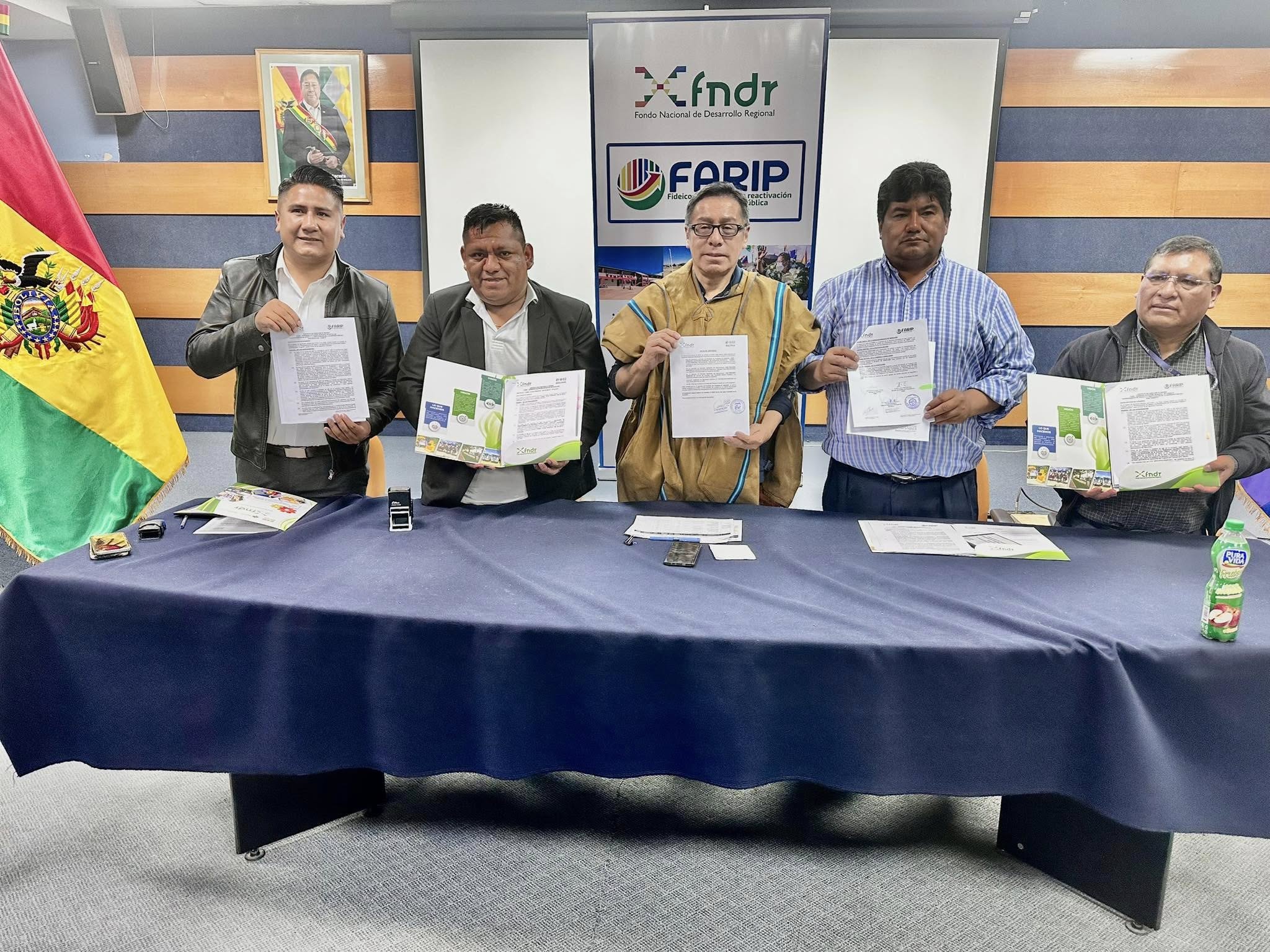 Firma de convenio para la construcción de la Plaza 1ro de Mayo, Yapacaní (Santa Cruz). Foto: GAMY