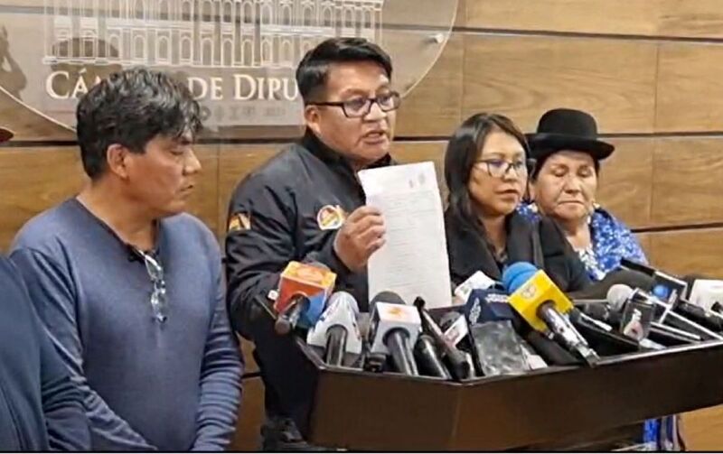 Critican a legisladores afines a Evo Morales por doble discurso y por priorizar intereses personales