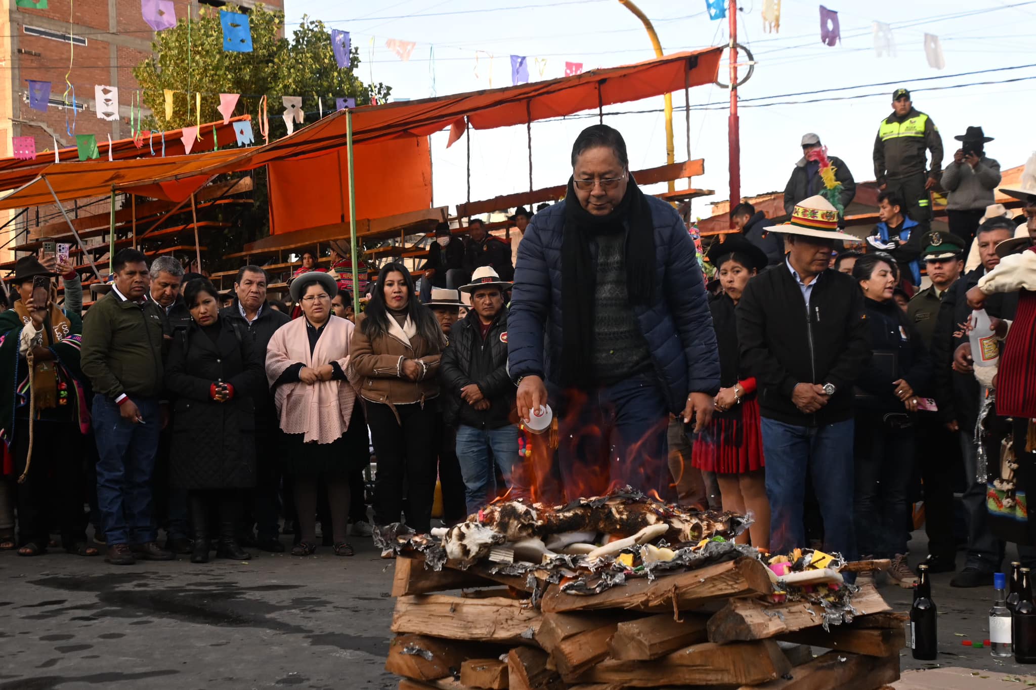 Arce da inicio al Anata Andino del Bicentenario en Oruro e inspecciona la iglesia del Socavón