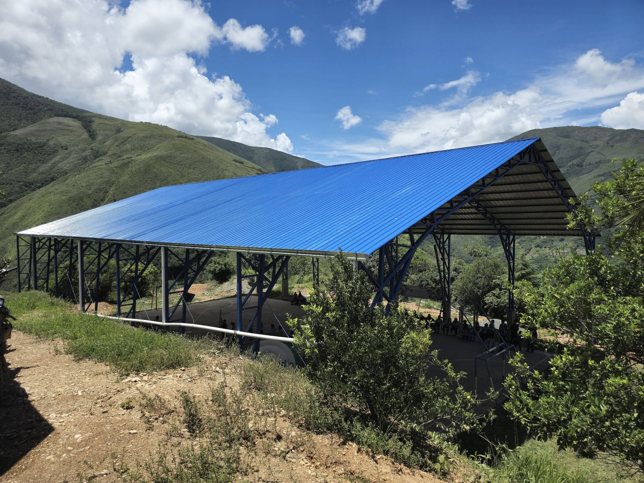 Estructura del tinglado polifuncional de Alto Lejna en Irupana, La Paz. Foto: Fonadin