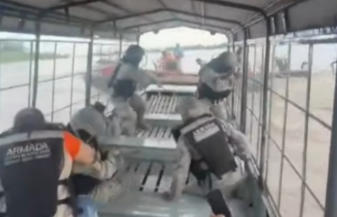 Contrabandistas de combustible arremeten contra la Armada y funcionarios de la ANH en el río Mamoré