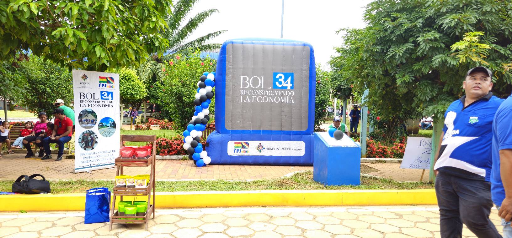 Entrega de una obra de enlosetado mediante el programa Bol - 34. Foto: FPS Pando