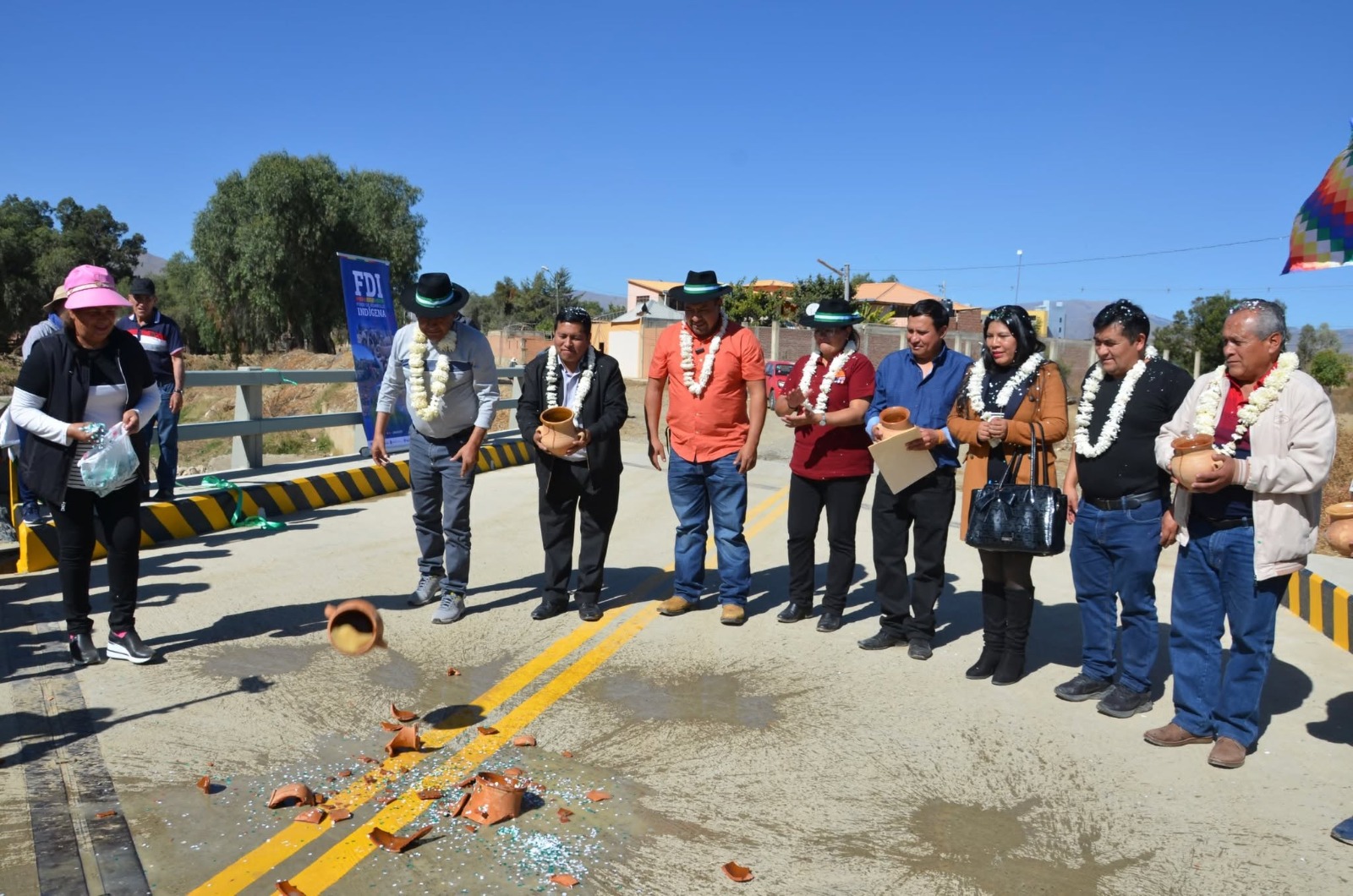 En Cochabamba entregan puente y amplían sistema de riesgo para fortalecer la producción de Punata