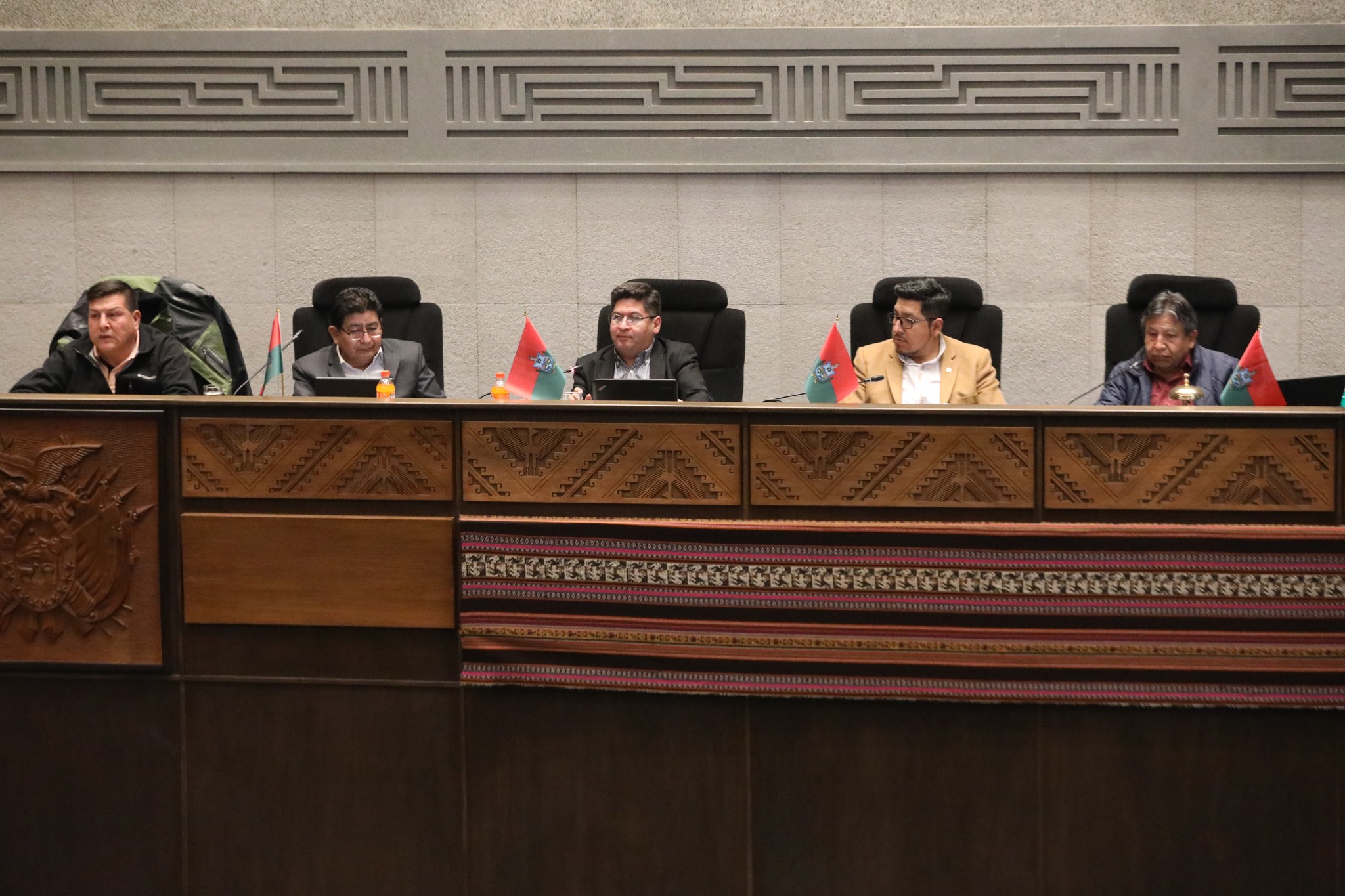 Suspenden sesión y frenan tratamiento de crédito de $us 30 millones, 24 senadores pidieron licencia