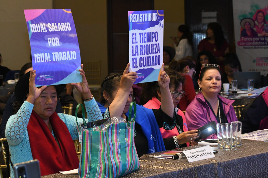 Mujeres exigen justicia económica con enfoque de género en foro en Cochabamba