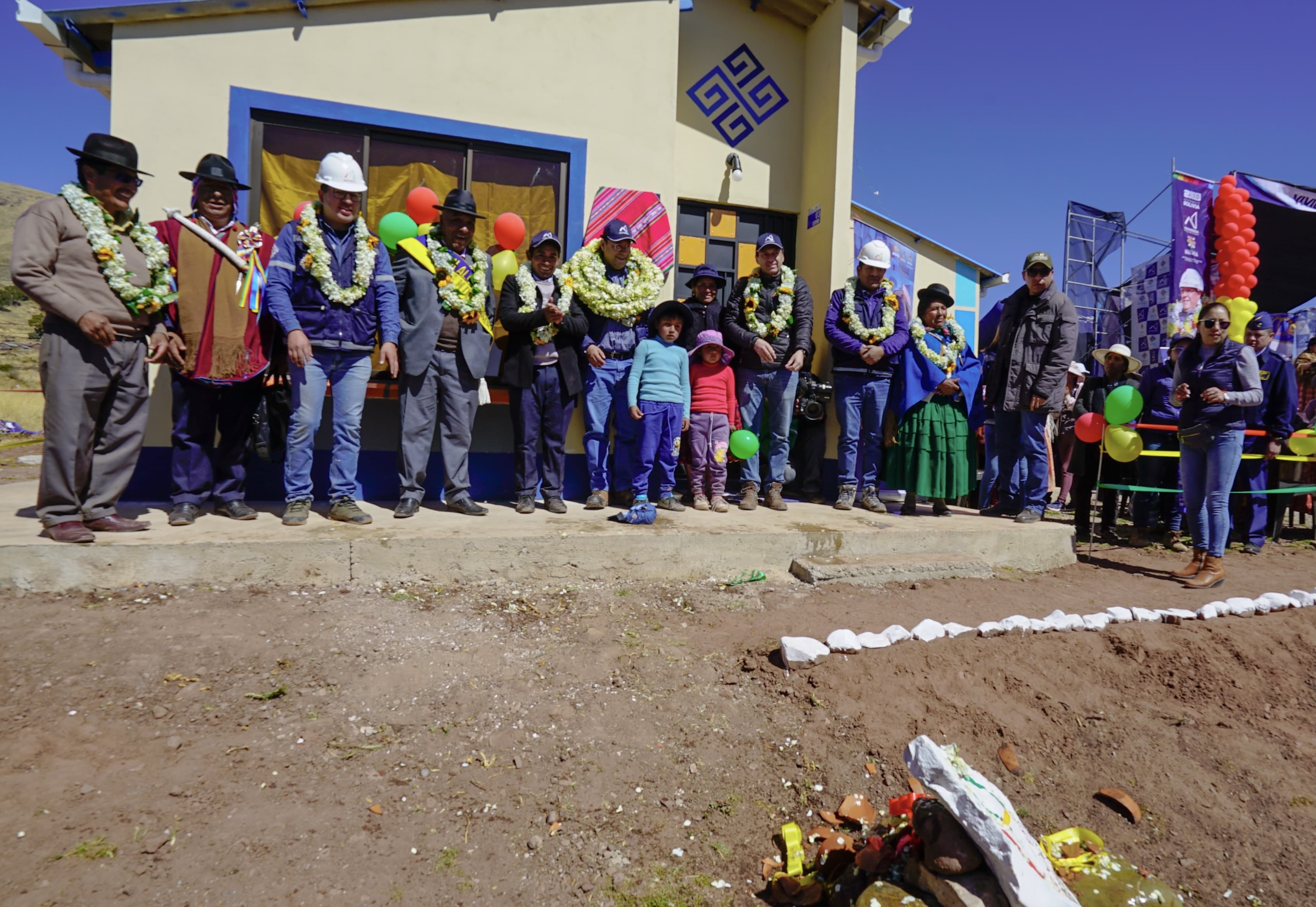 En Desaguadero entregan 105 viviendas sociales y puentes vehiculares por Bs 105 millones