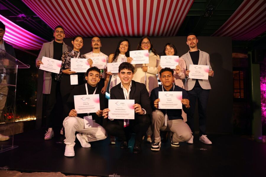 Jóvenes de Bolivia pueden postular sus ideas para fortalecer la democracia y ganar un premio de $us 15 mil