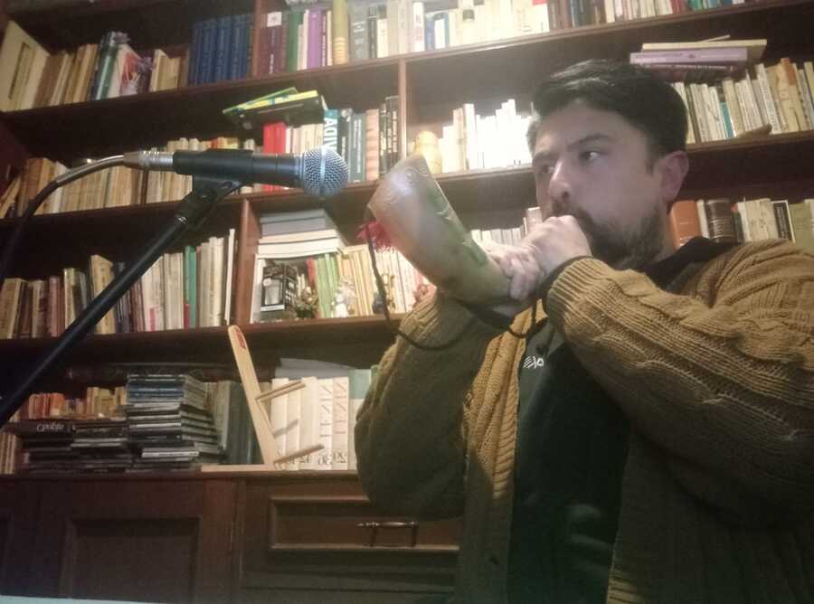 Combinan instrumentos tradicionales con tecnologías contemporáneas para revivir el asedio de Túpac Katari