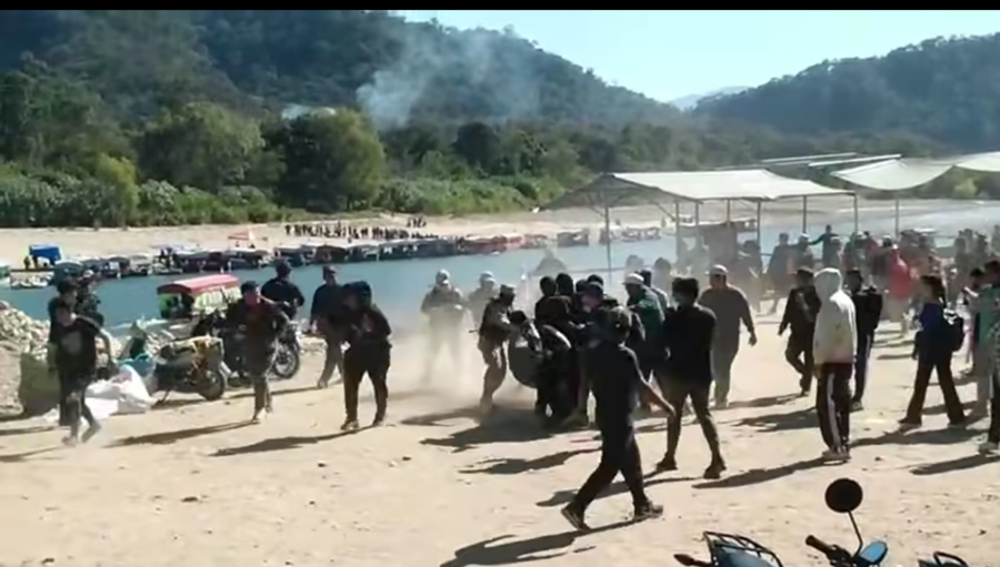 Comerciantes atacan a militares en Bermejo para impedir decomiso de mercadería