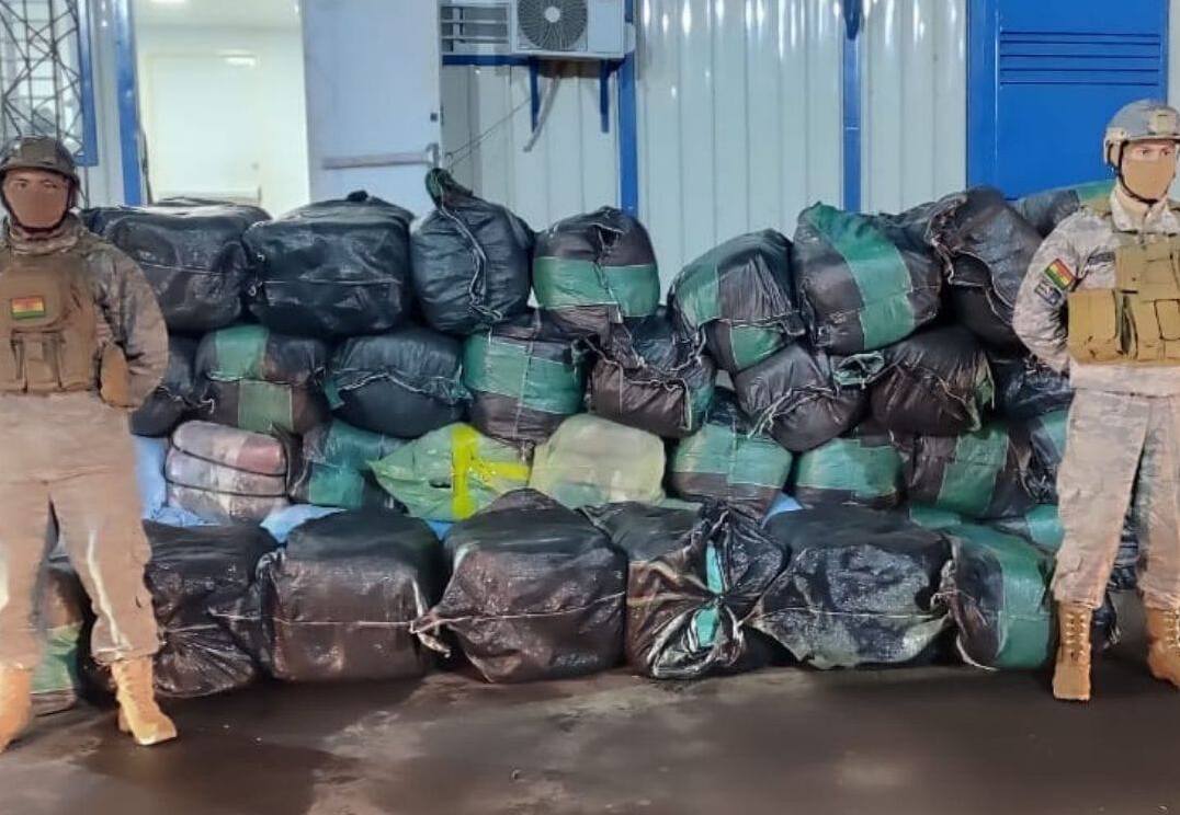 Decomisan ropa usada y cigarrillos de contrabando en Bermejo valuados en más de Bs 200.000