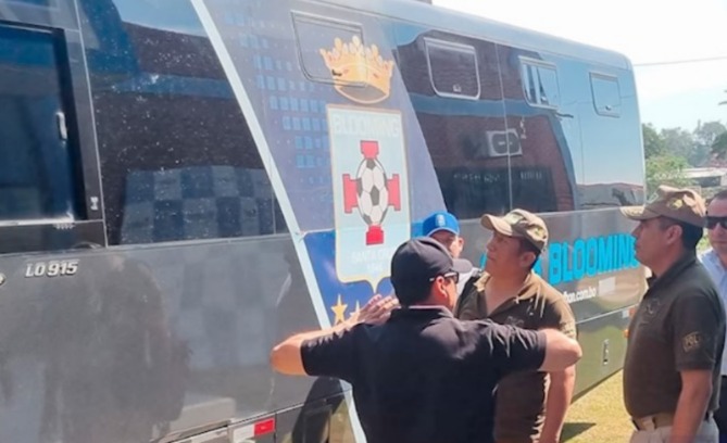 Activan investigación por proyectil que impactó contra bus de Blooming en Montero 