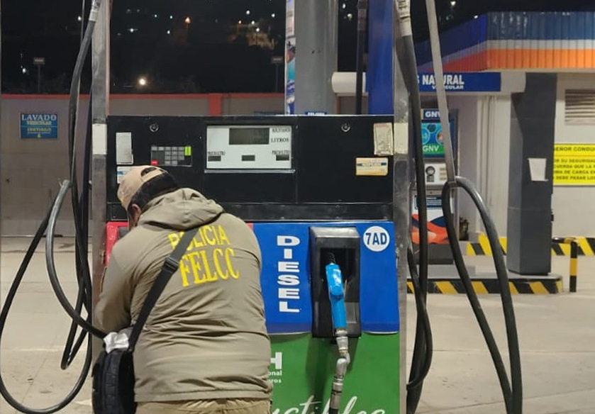 Precintan estación de servicio en Cochabamba por carguíos irregulares de combustible