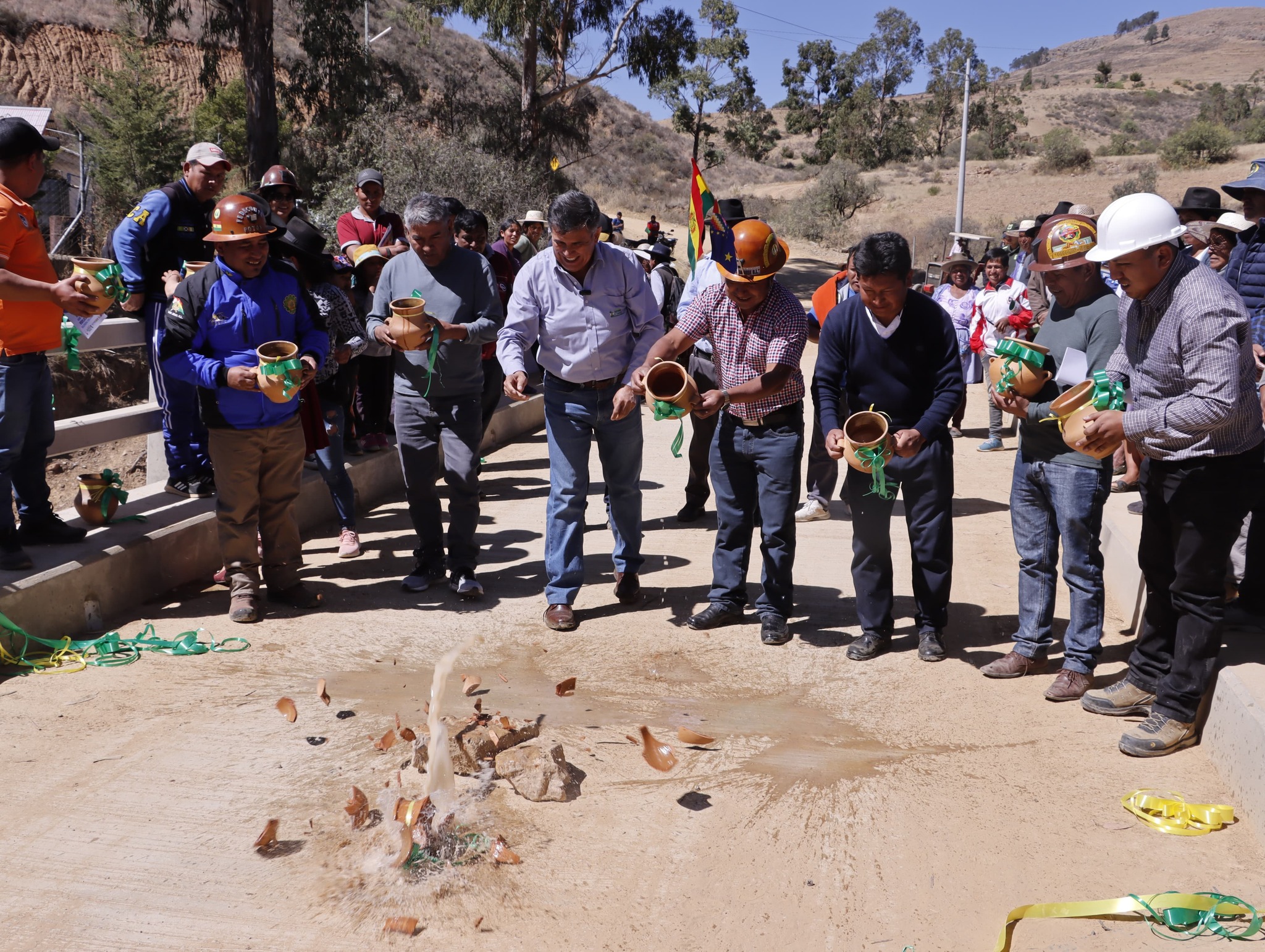 Anzaldo inaugura 2 puentes vehiculares con una inversión de más de Bs 2,5 millones