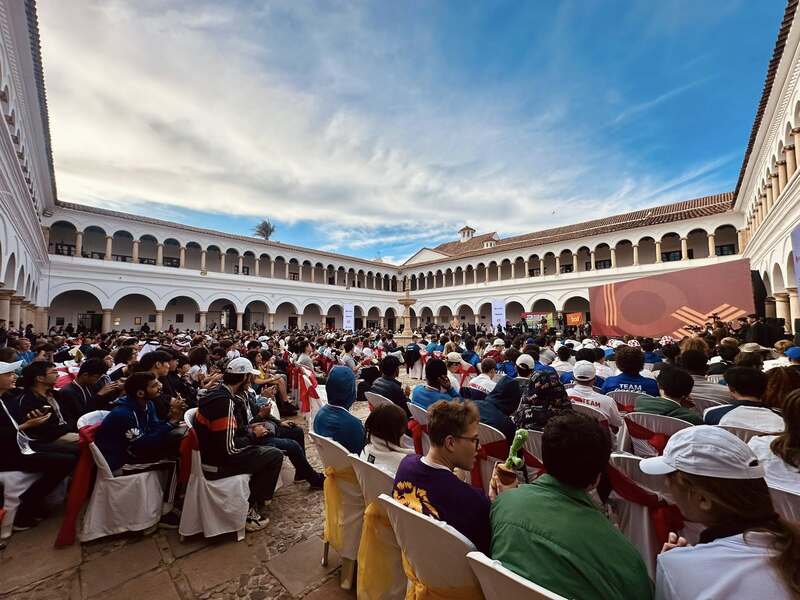Arce aboga en olimpiada internacional de informática por el acceso al conocimiento y tecnología