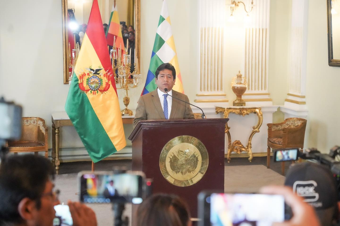 Bolivia rechaza dichos de presidenta de Perú y convoca a su encargado de negocios 