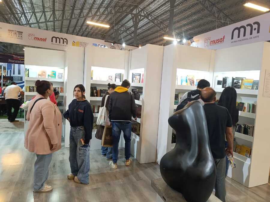 Presentarán colección de la Biblioteca Biográfica de la FC-BCB en la Feria del Libro de La Paz