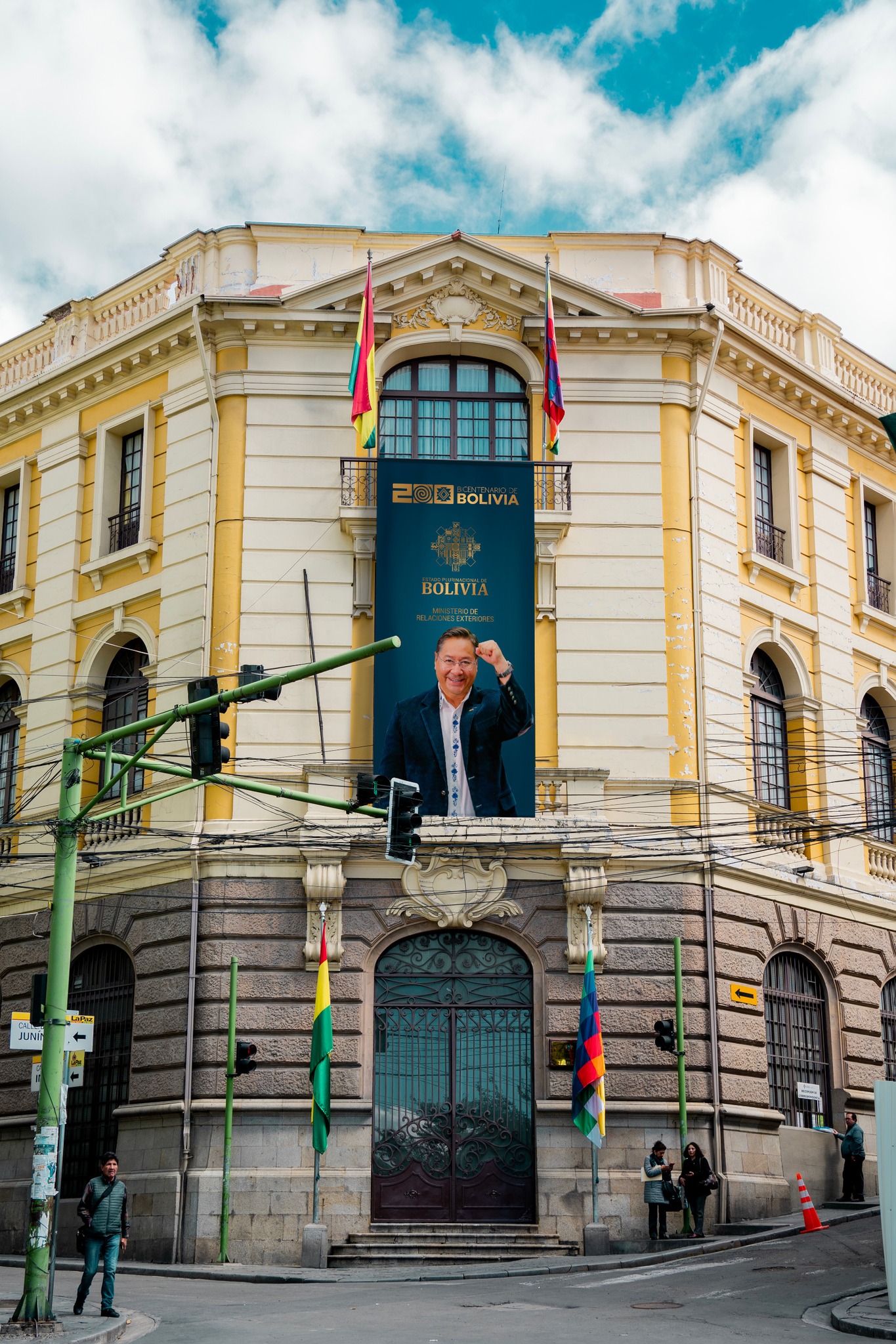 Bolivia denuncia ataque evista a ambulancia, médicos y policías y alerta que se pretende impedir las elecciones