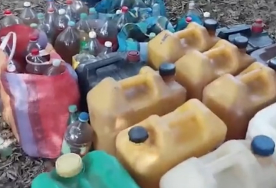 En Santa Cruz interviene punto de venta ilegal de combustible, incautan 410 litros y aprehenden a dos personas