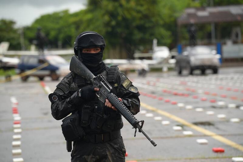 Intervienen pista clandestina en el Chapare y encuentran droga de alta pureza en una aeronave