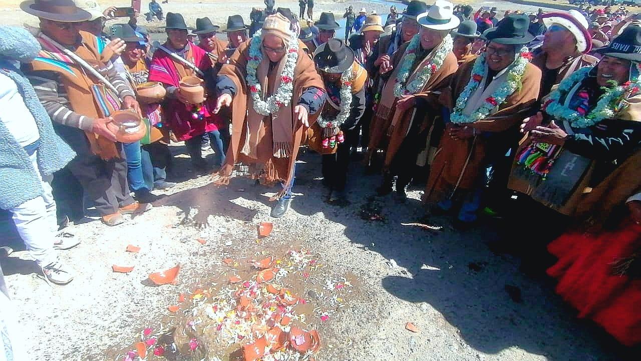 En Charaña inician construcción de un puente para impulsar la producción agrícola