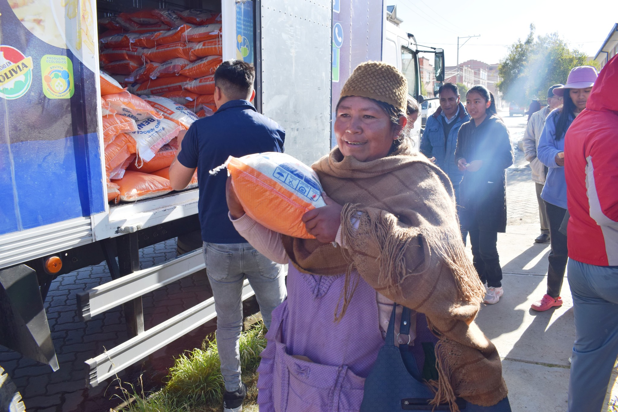 Ferias móviles de Emapa enfrentan la especulación con oferta de alimentos a precio justo