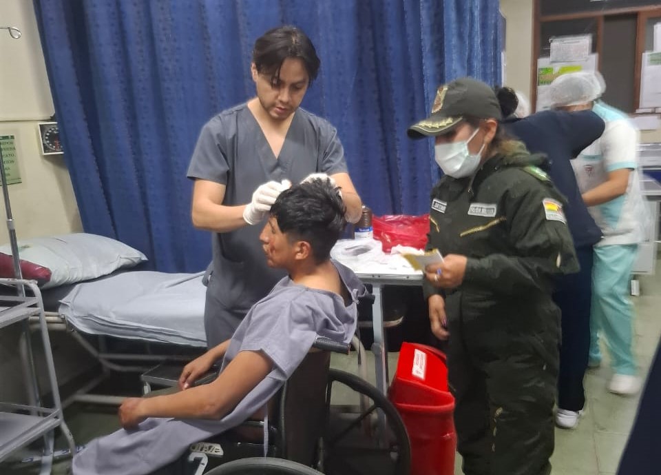 Evistas atacan tres ambulancias y hieren a 50 policías y médicos en seis días de bloqueo