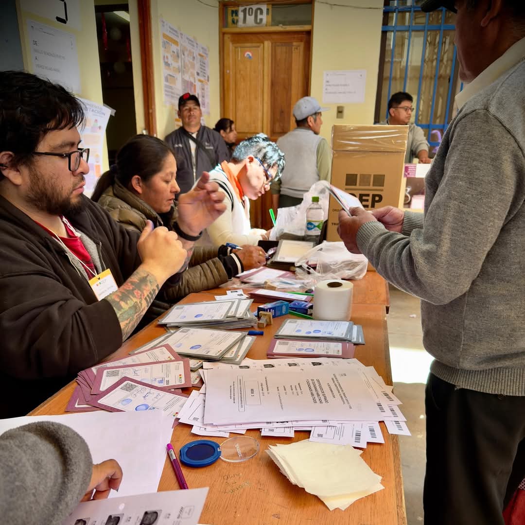 Frentes tienen hasta este lunes para presentar al TSE los diseños de franjas y fotografías de sus candidatos