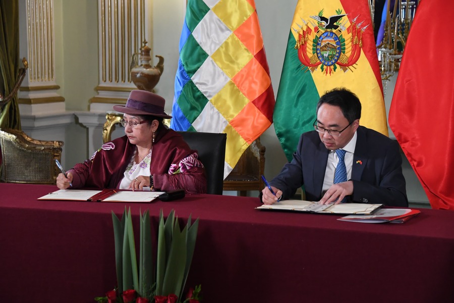 Bolivia y China suscriben instrumentos bilaterales para fortalecer el desarrollo global y la cooperación económica y técnica