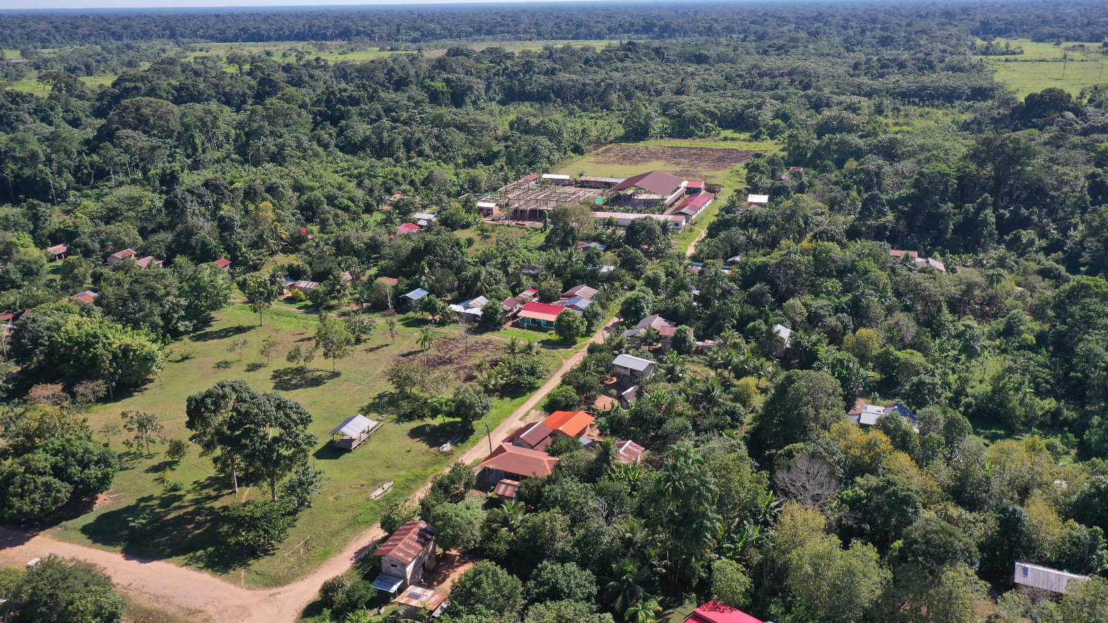 Más de 330 familias de 12 comunidades de Ixiamas se beneficiarán con electrificación rural