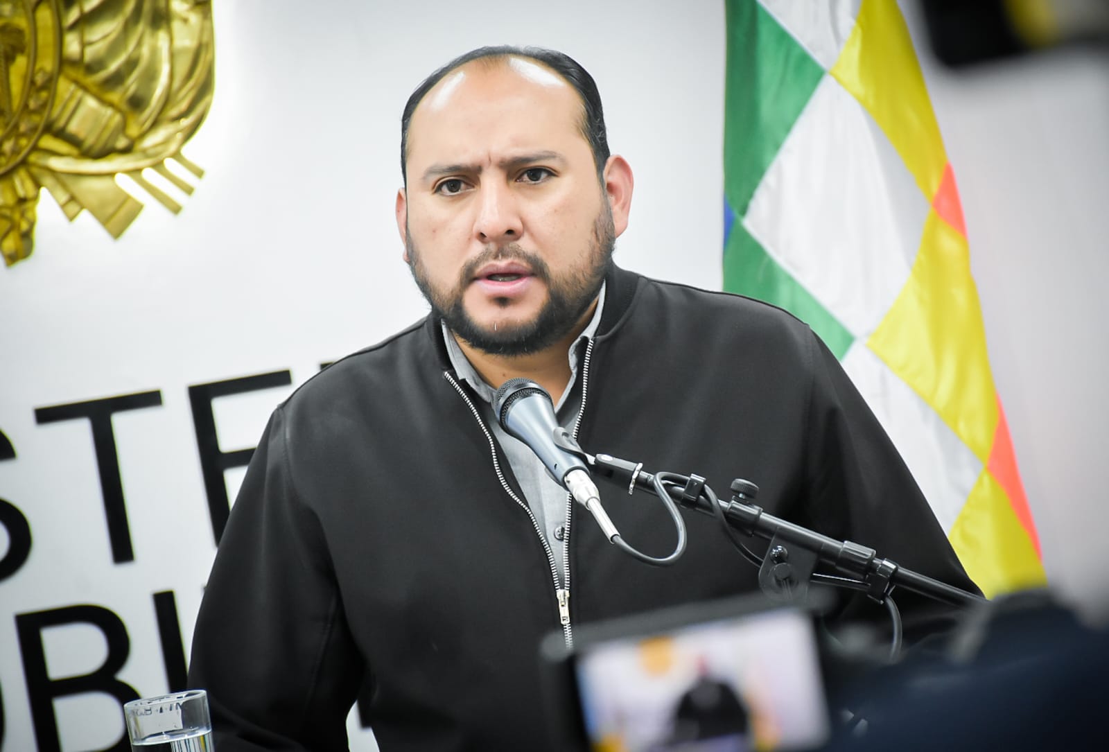 El ministro de Gobierno, Roberto Ríos, en conferencia de prensa. Foto: MinGob.