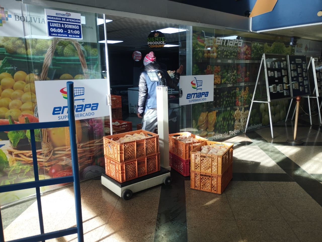 Operativo fronterizo en La Paz comisa 1.264 unidades de pollo y lo entrega a Emapa