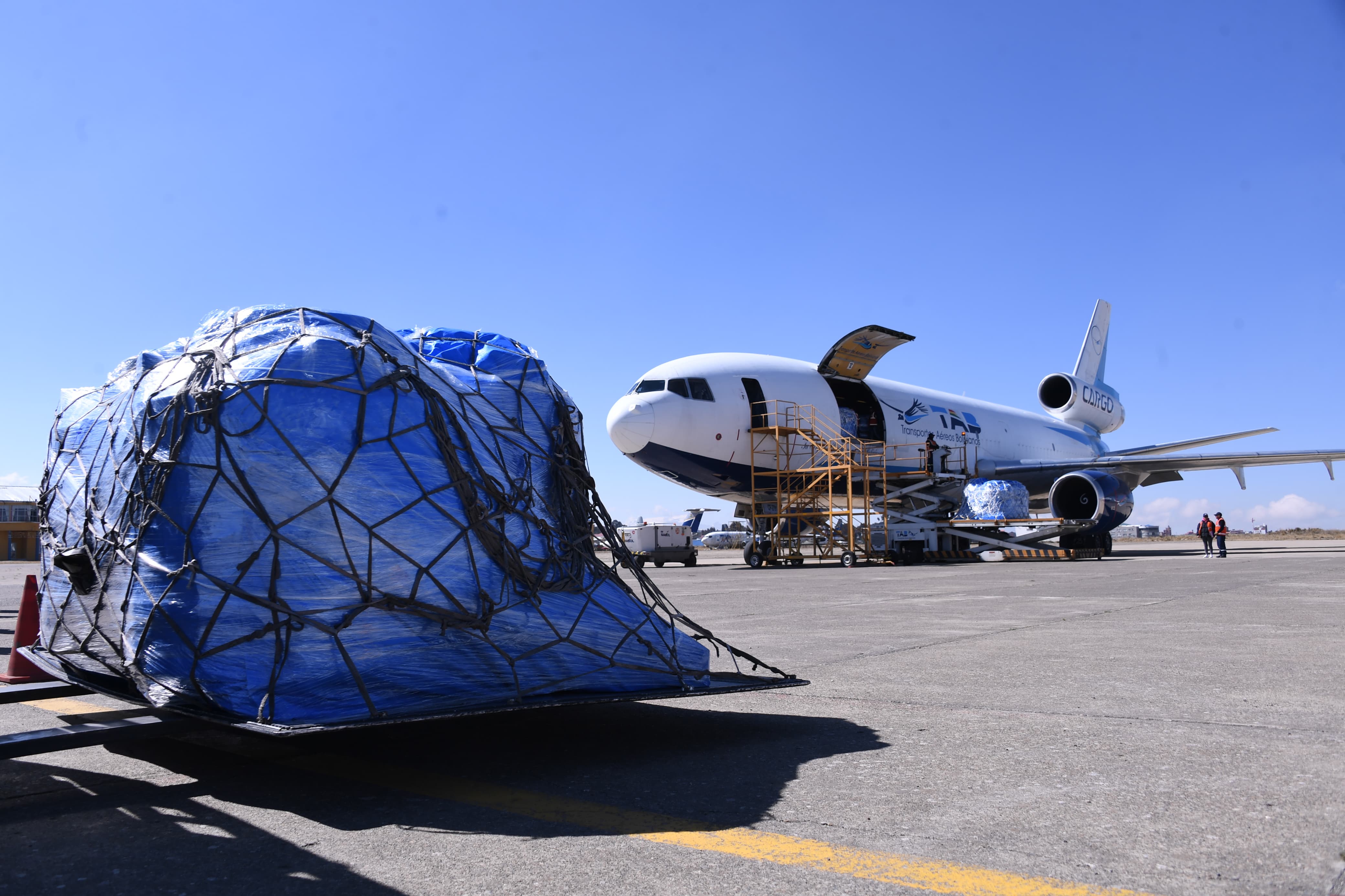 Puente aéreo continuará para abastecer de alimentos a las ciudades ante permanencia del bloqueo evista