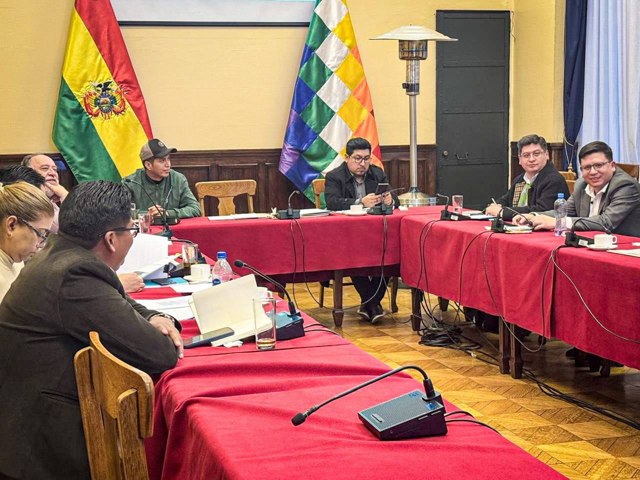 Ministros califican de positivo avance en reunión por viabilización de créditos externos