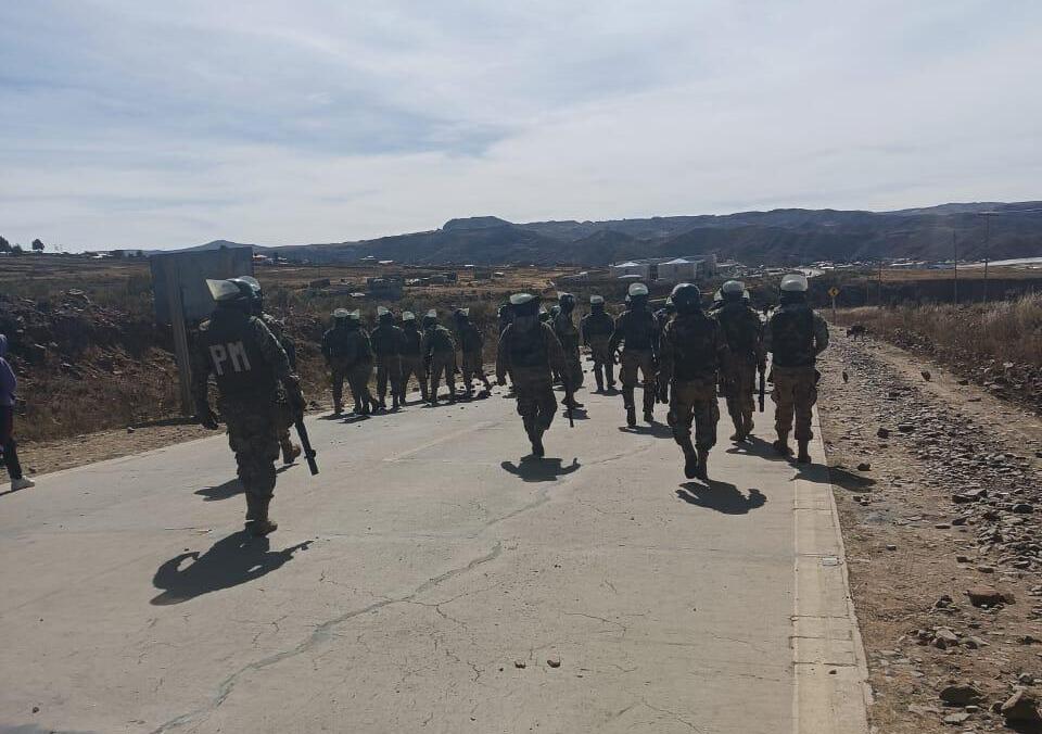 Ministro Novillo asegura que las FFAA contribuyeron a pacificar y restablecer el derecho al libre tránsito ante el bloqueo evista