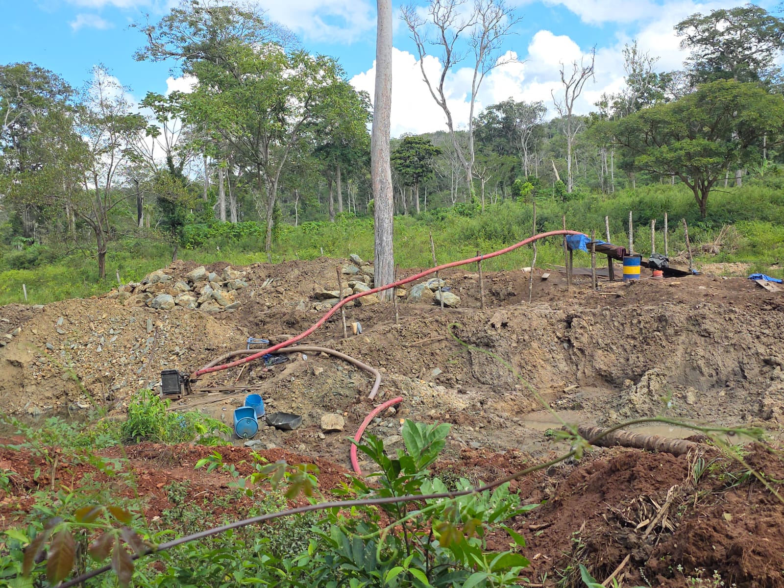 En tierras comunitarias de Santa Cruz descubren actividad minera ilegal