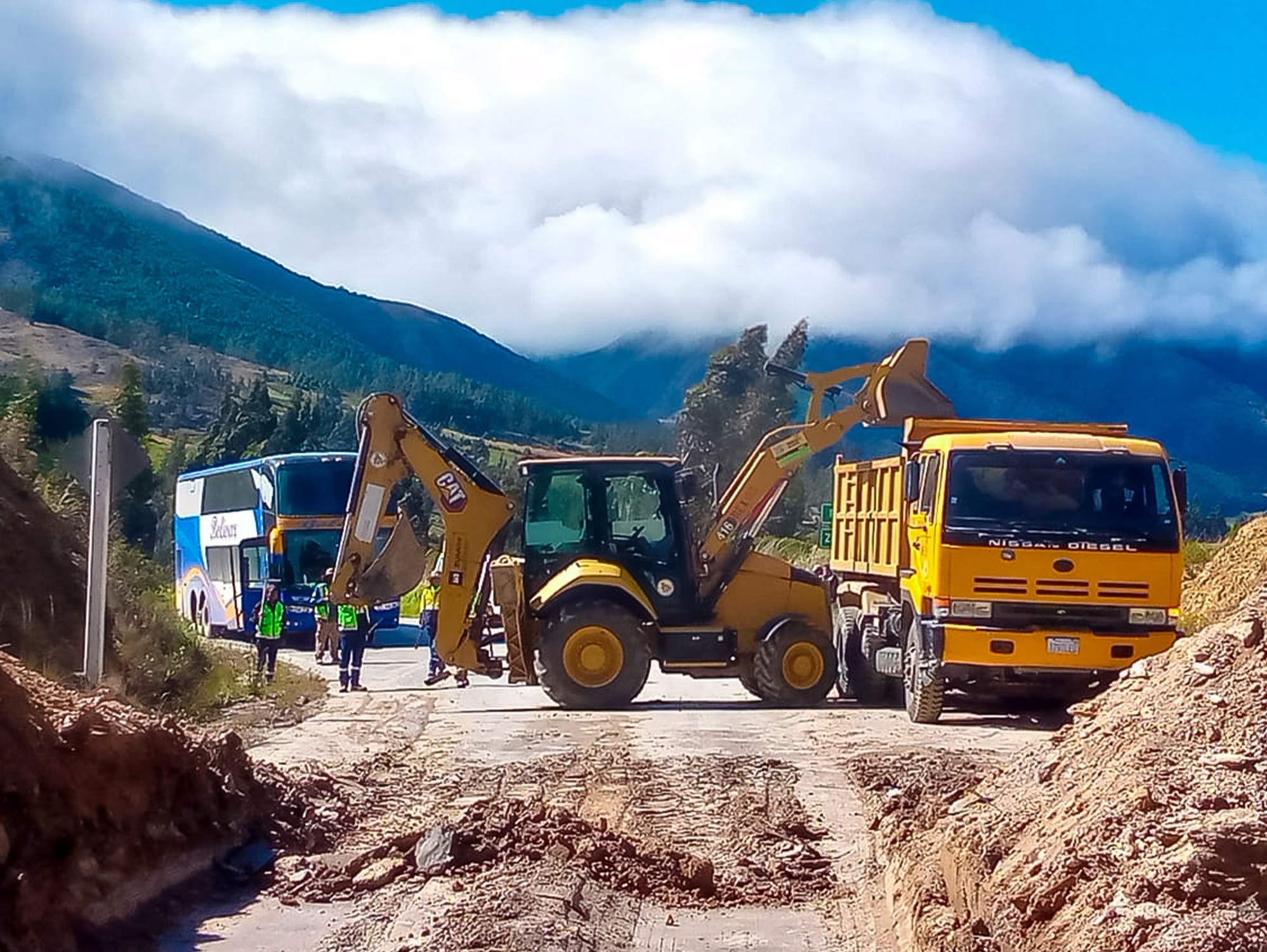 Chóferes anuncian inspección a carreteras dañadas por bloqueadores evistas