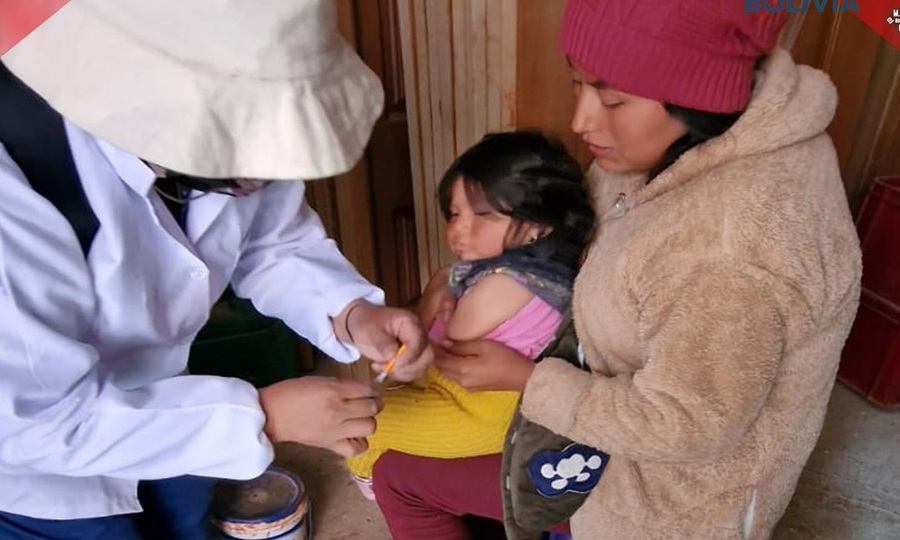 Desplazan más de 150 brigadas de salud en El Alto para vacunar contra el sarampión 