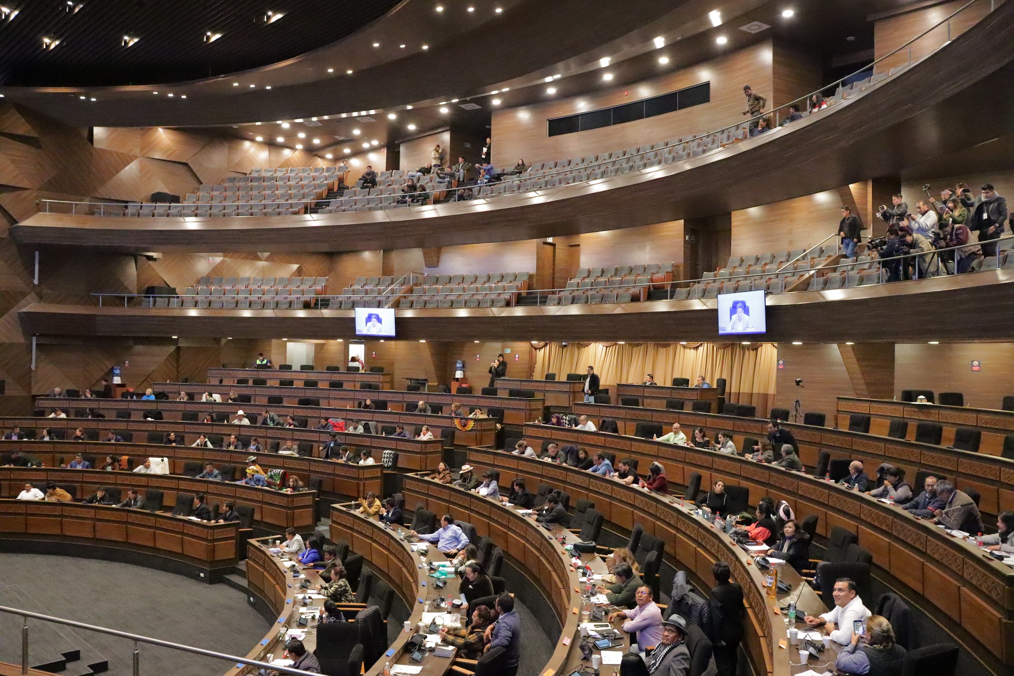 Diputados agenda tratamiento de seis créditos por más de $us 366 millones y de ley de binomios paritarios