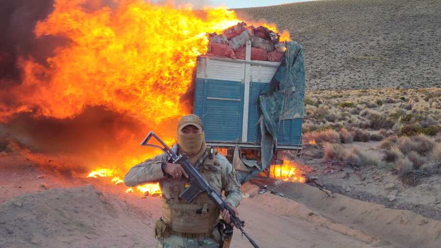 Comisan camión con contrabando valuado en Bs 750.000 y detectan 10 nuevos pasos ilegales en la frontera con Chile
