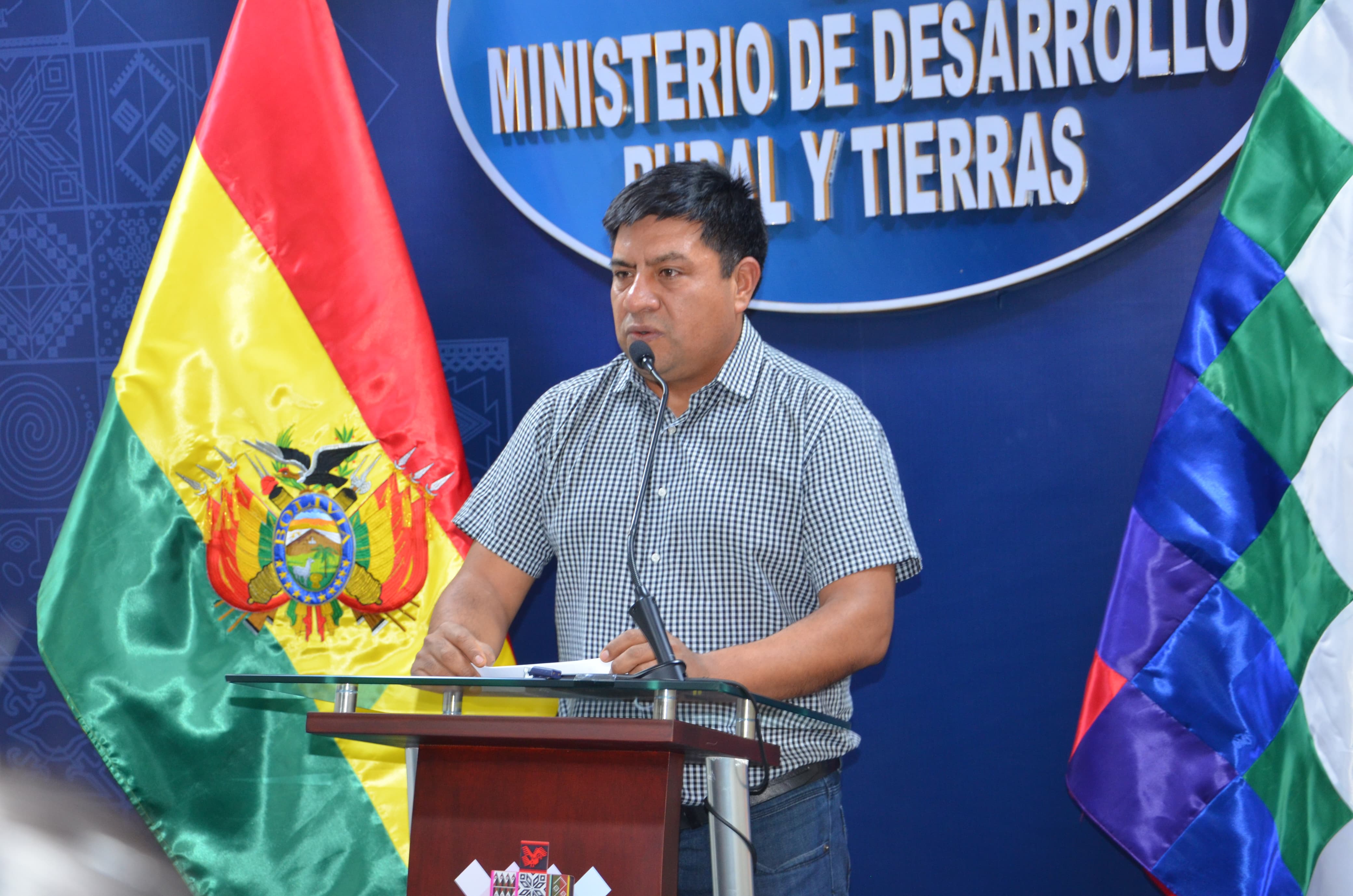 Ministro reprocha que aún no se aprueben créditos en el Legislativo 