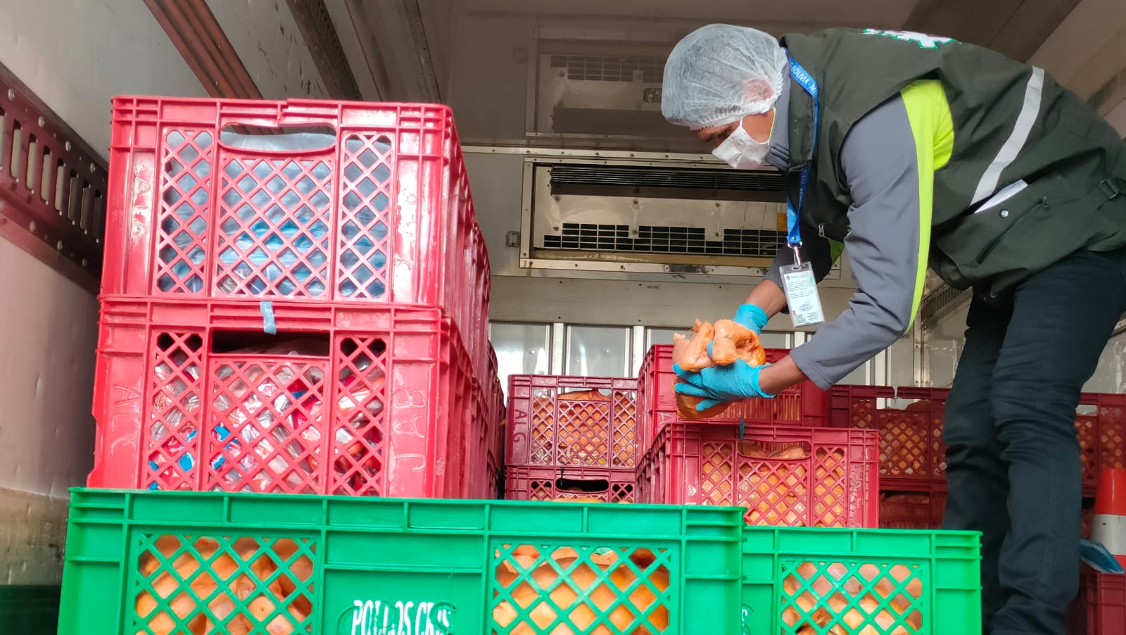 Comisan camiones que trasladaban carne de pollo y maíz hacia Perú