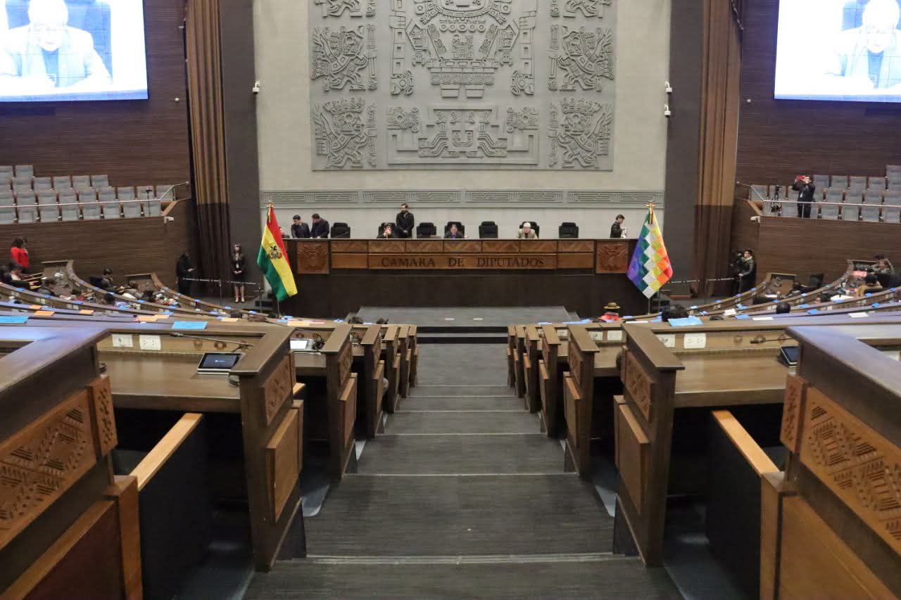 Avanza validación de grados académicos entre Bolivia y Rusia