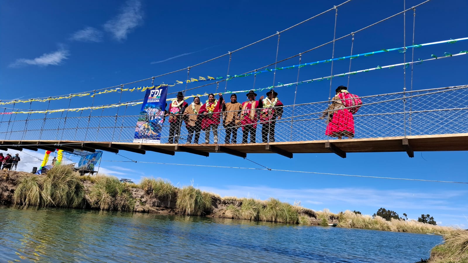Nuevo puente peatonal de Escoma une comunidades y fortalece la producción agropecuaria