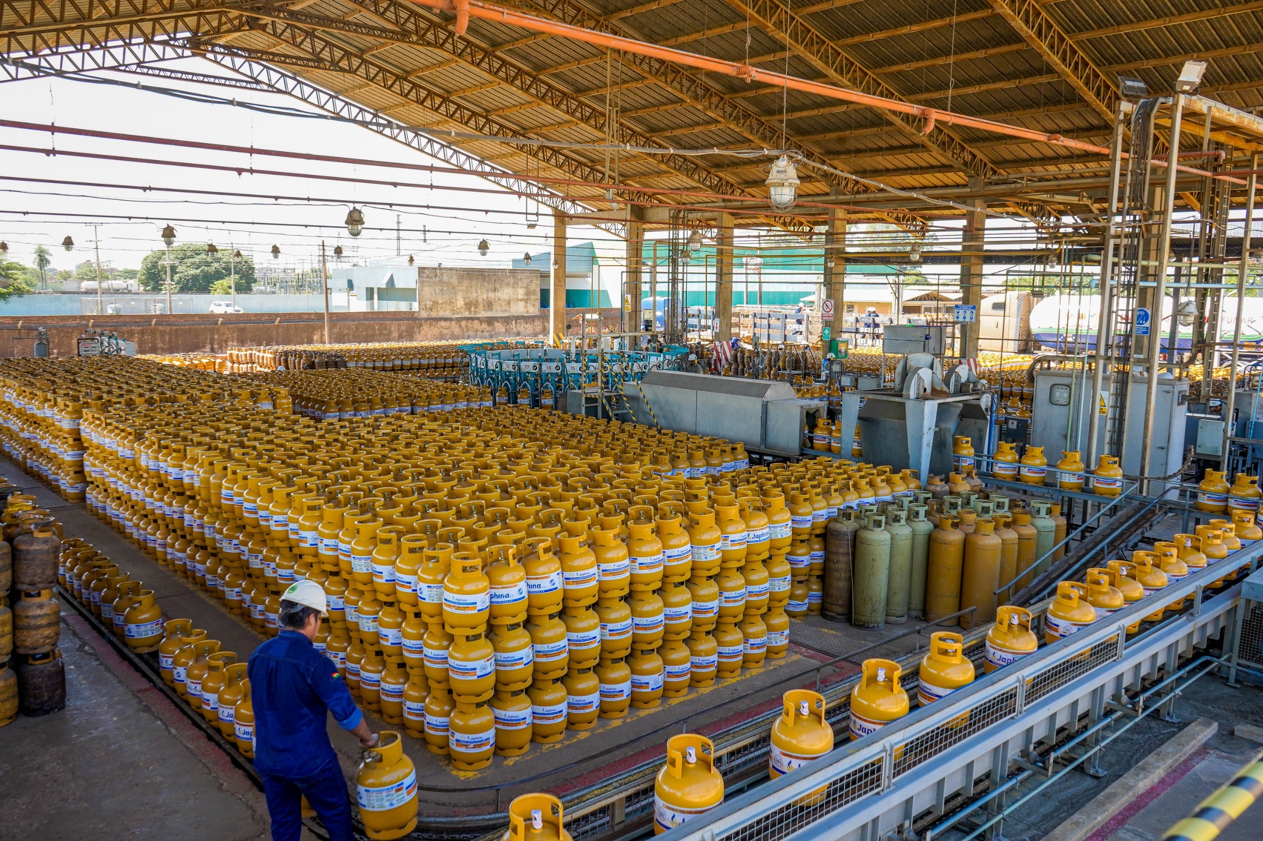 YPFB despacha 1.375 toneladas de GLP por día y garantiza provisión en Bolivia