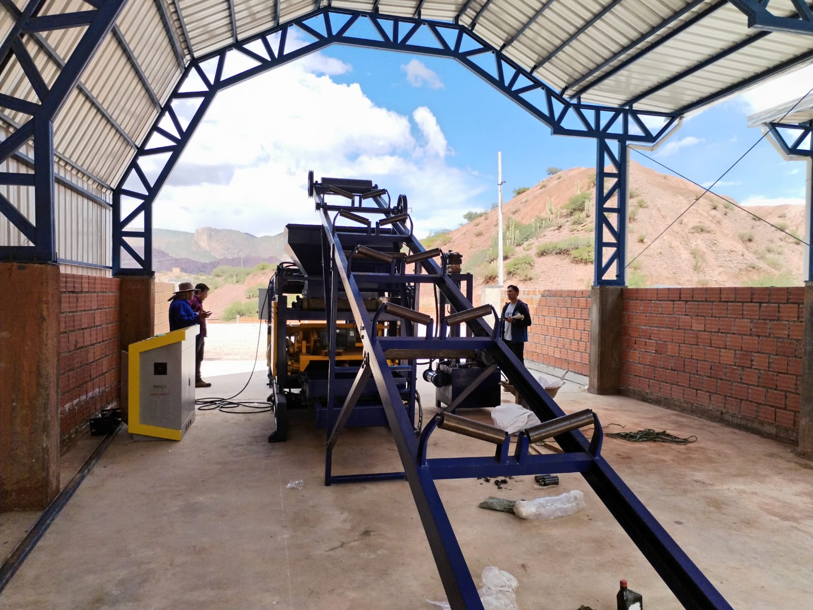 Planta Municipal de Hormigones y Premoldeados de Tupiza presenta 97.1% de avance físico y empieza montaje de maquinaria. Foto: FPS