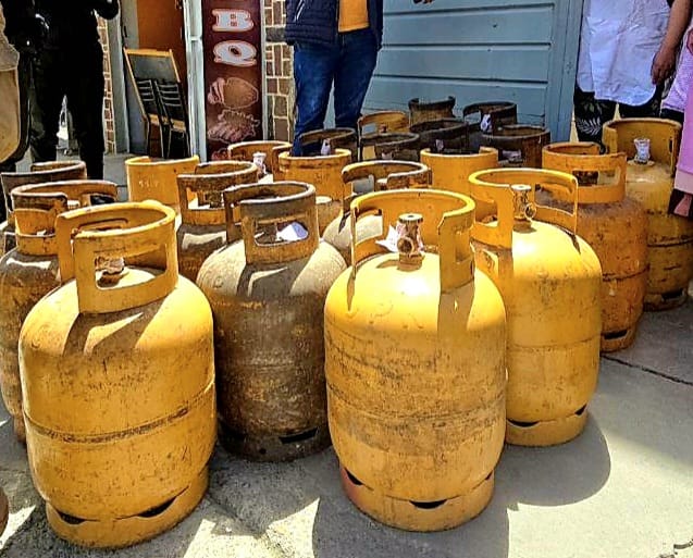 Camiones distribuidores de garrafas de GLP atraviesan problemas para arribar a La Paz por bloqueos en El Alto 