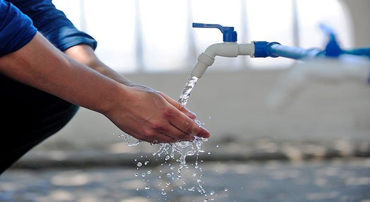 Imagen referencial de agua potable. Foto: RRSS