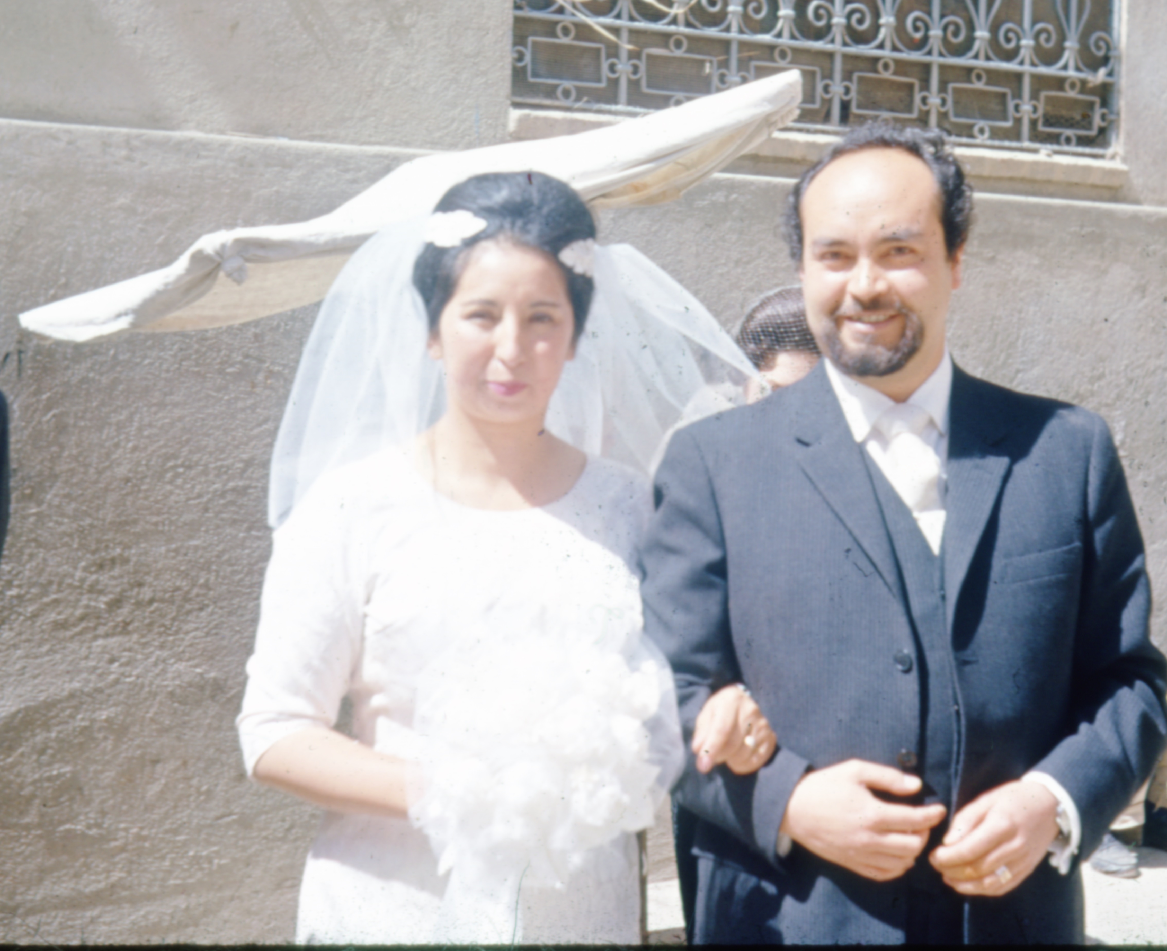 Foto de la pareja de artistas Gil Imaná e Inés Córdova en su boda. Foto: FC-BCB