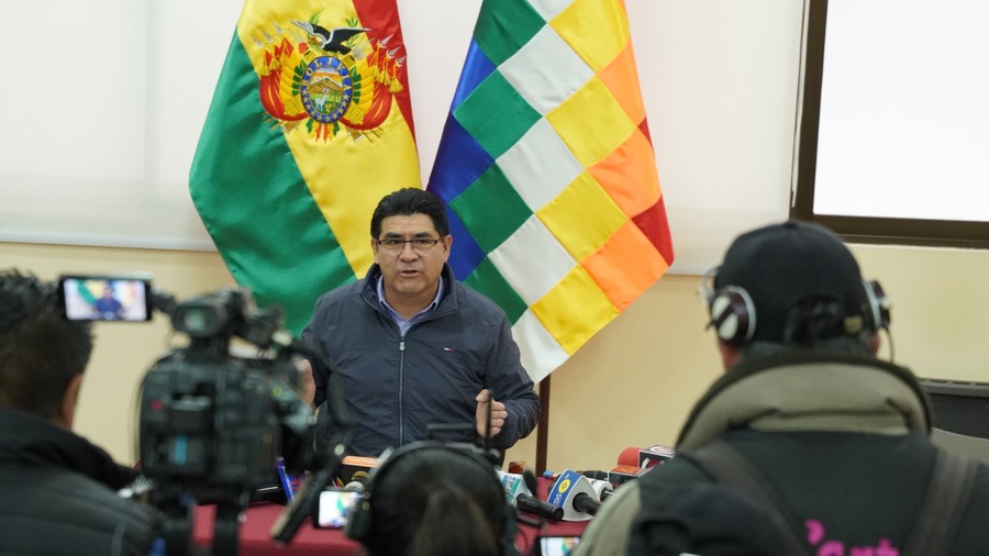 Veliz insta a asambleístas a no hacer “politiquería”, pensar en Bolivia y aprobar créditos