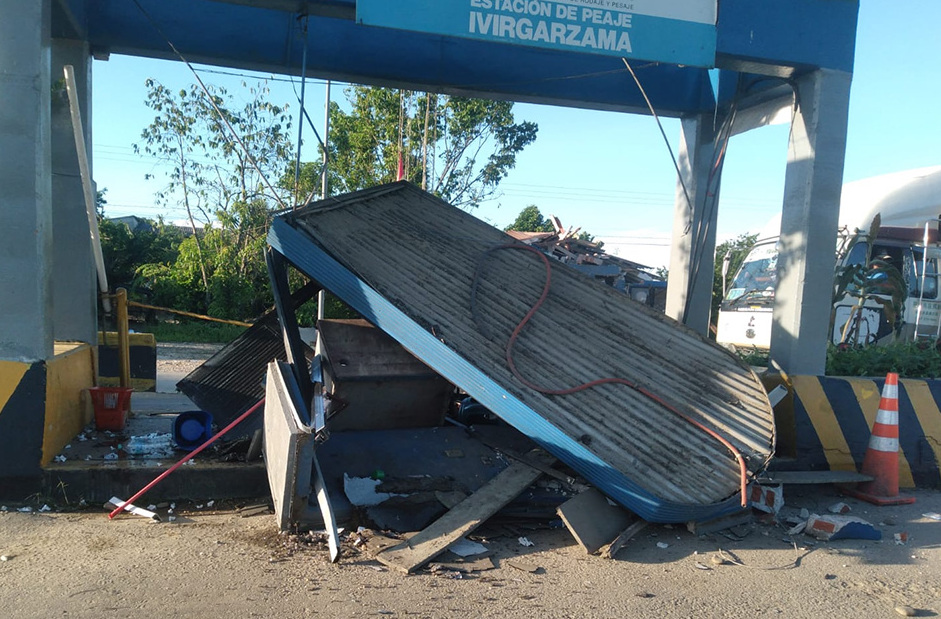 Policía precinta estación de cobro de peaje en Ivirgarzama